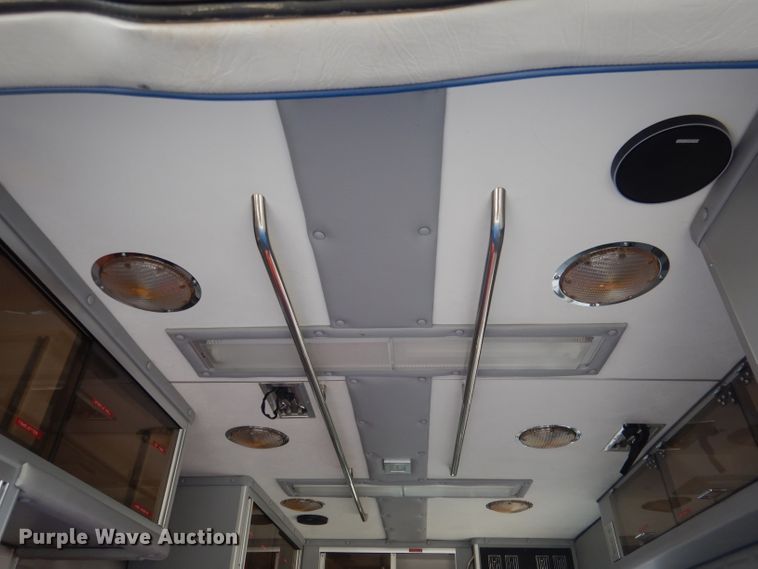 image for item DG5940 1992 Ford E350 ambulance