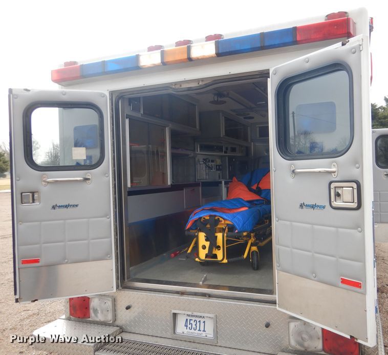 image for item DG5940 1992 Ford E350 ambulance