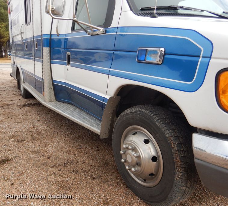 image for item DG5940 1992 Ford E350 ambulance