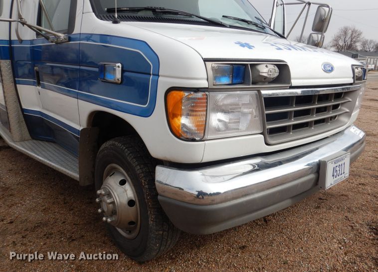 image for item DG5940 1992 Ford E350 ambulance