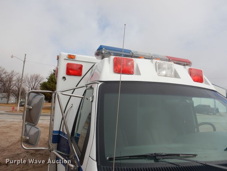 image for item DG5940 1992 Ford E350 ambulance