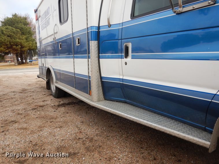 image for item DG5940 1992 Ford E350 ambulance