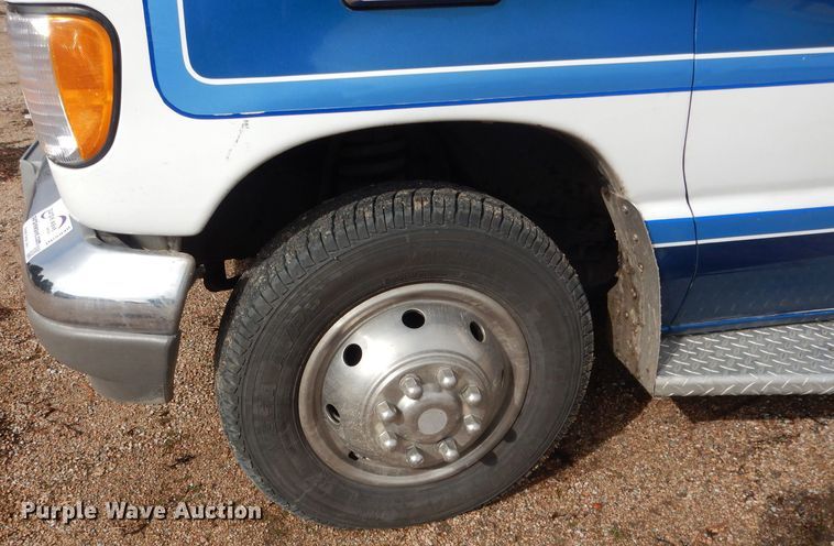 image for item DG5940 1992 Ford E350 ambulance