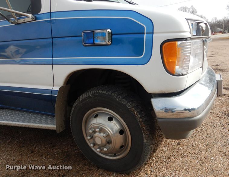 image for item DG5940 1992 Ford E350 ambulance