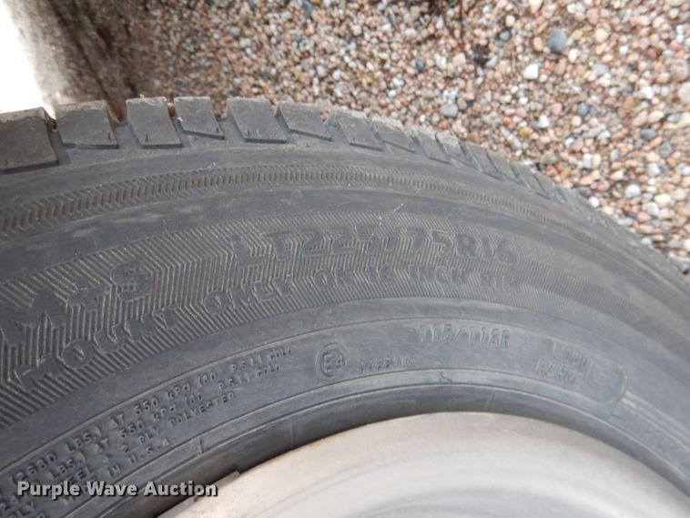 image for item DG5940 1992 Ford E350 ambulance