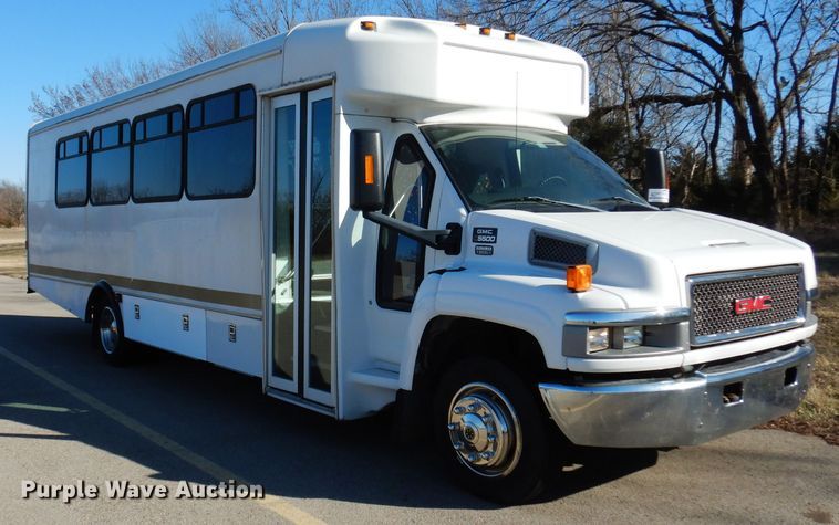 image for item DG6283 2005 GMC C5500 shuttle bus