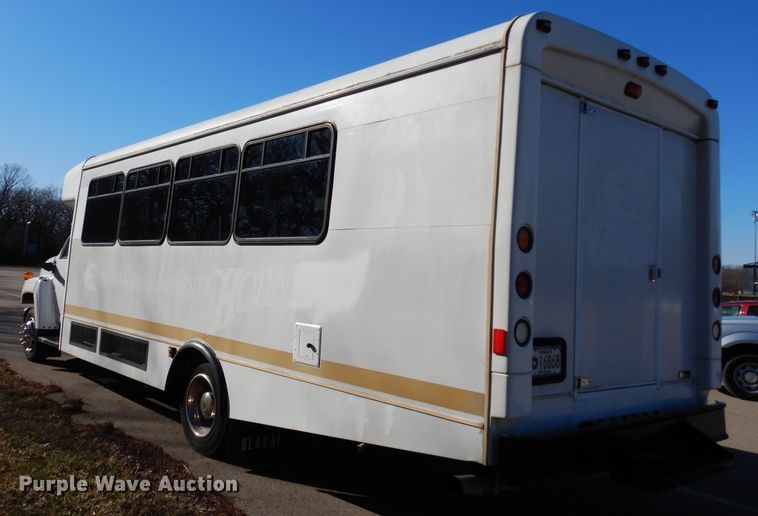 image for item DG6283 2005 GMC C5500 shuttle bus