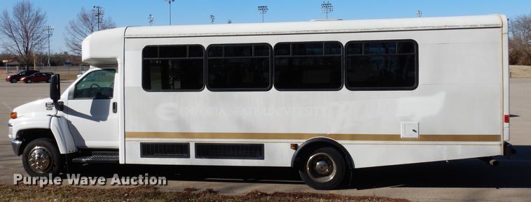 image for item DG6283 2005 GMC C5500 shuttle bus