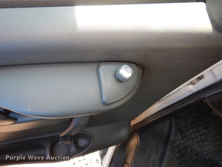 image for item DG6283 2005 GMC C5500 shuttle bus