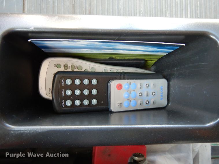 image for item DG6283 2005 GMC C5500 shuttle bus