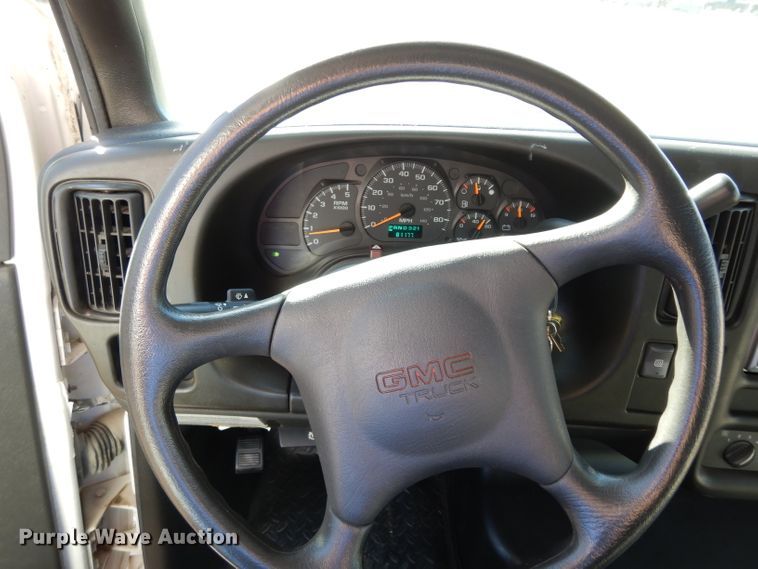 image for item DG6283 2005 GMC C5500 shuttle bus