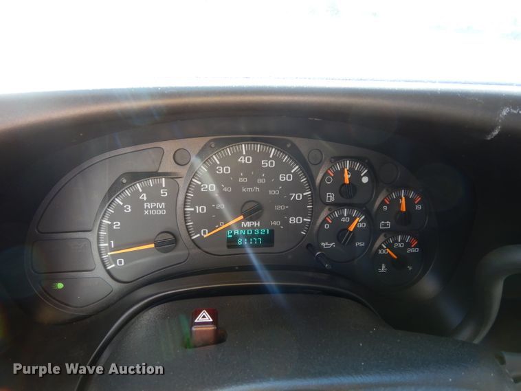 image for item DG6283 2005 GMC C5500 shuttle bus