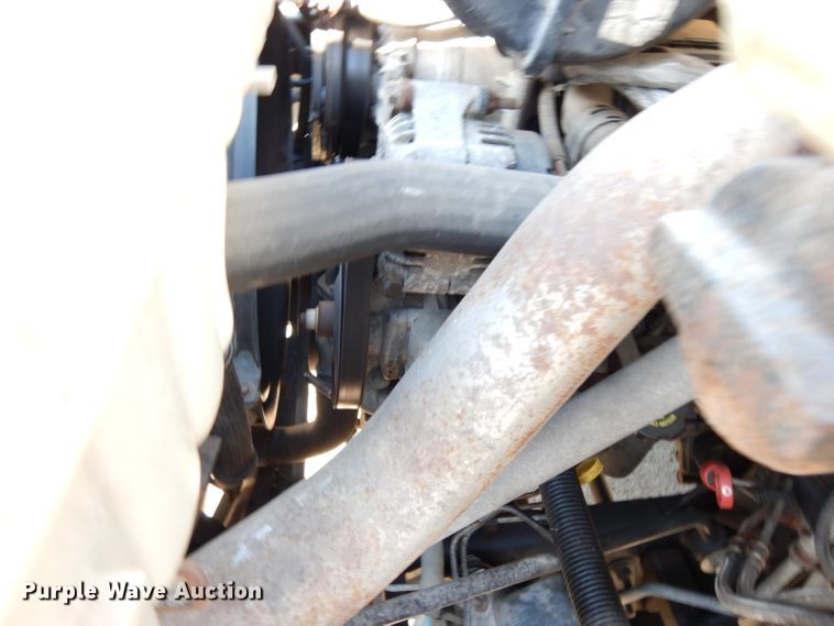 image for item DG6283 2005 GMC C5500 shuttle bus