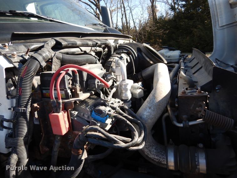 image for item DG6283 2005 GMC C5500 shuttle bus