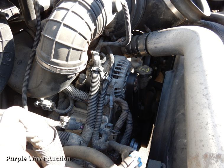 image for item DG6283 2005 GMC C5500 shuttle bus