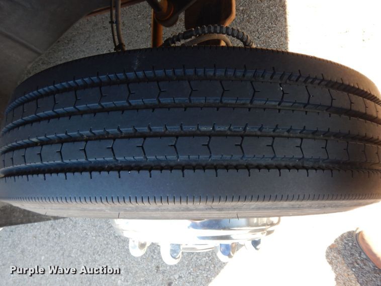 image for item DG6283 2005 GMC C5500 shuttle bus