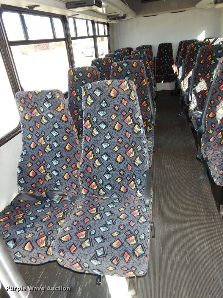 image for item DG6283 2005 GMC C5500 shuttle bus