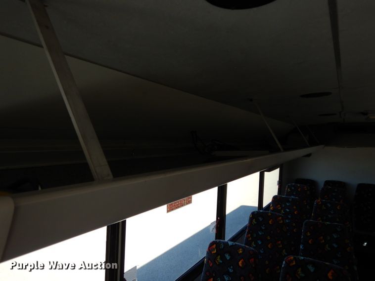 image for item DG6283 2005 GMC C5500 shuttle bus