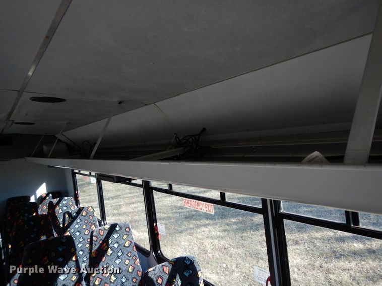 image for item DG6283 2005 GMC C5500 shuttle bus