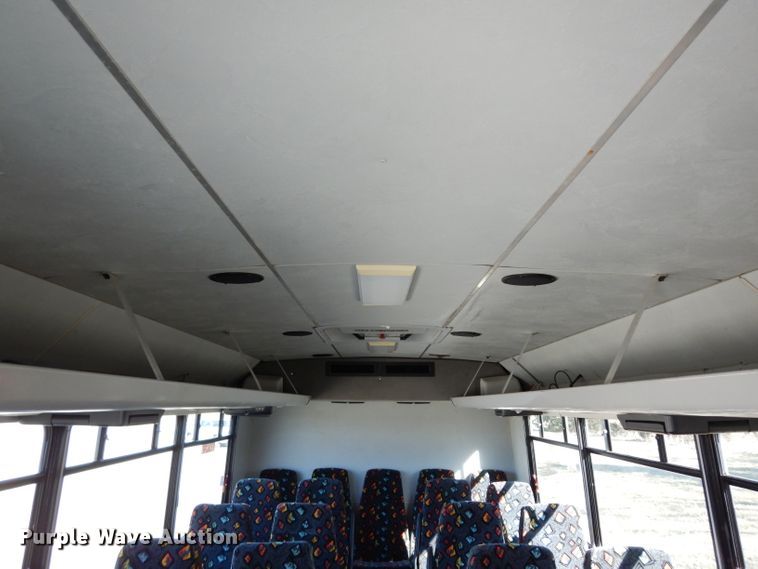 image for item DG6283 2005 GMC C5500 shuttle bus