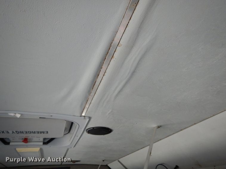 image for item DG6283 2005 GMC C5500 shuttle bus