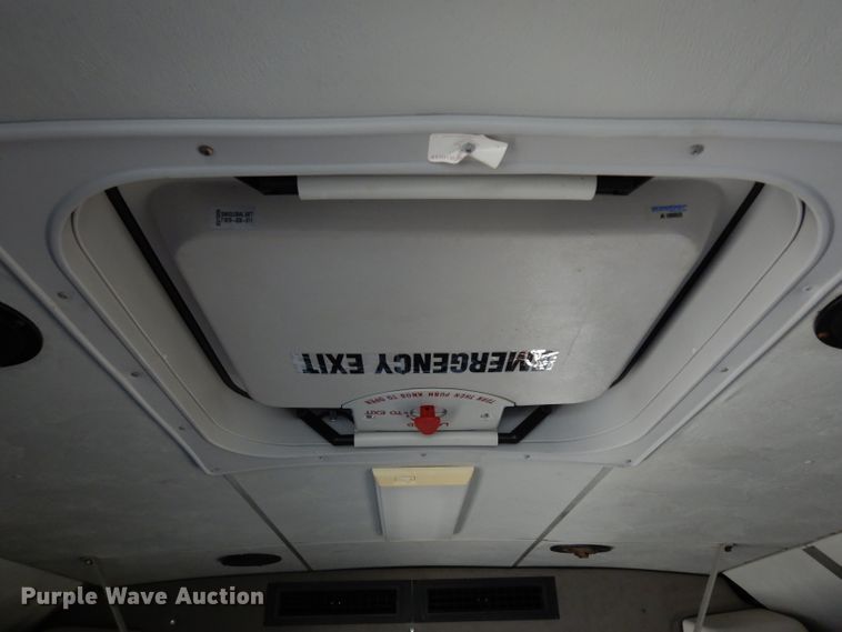 image for item DG6283 2005 GMC C5500 shuttle bus