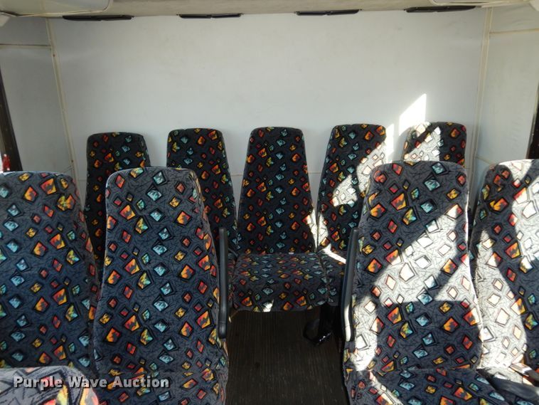 image for item DG6283 2005 GMC C5500 shuttle bus