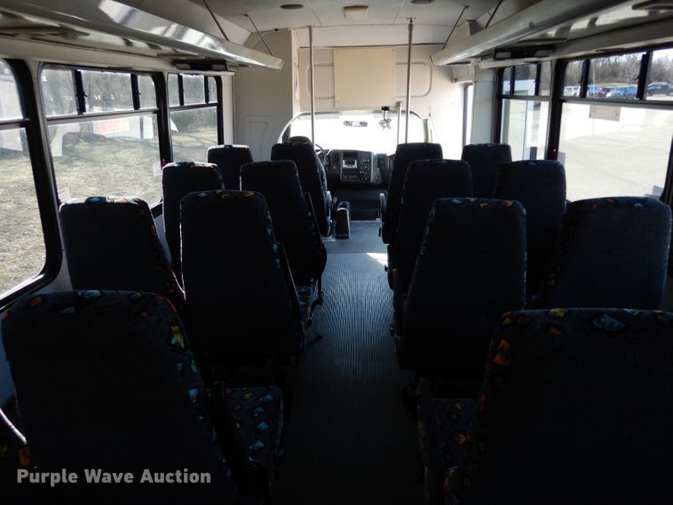 image for item DG6283 2005 GMC C5500 shuttle bus