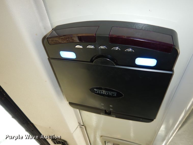 image for item DG6283 2005 GMC C5500 shuttle bus