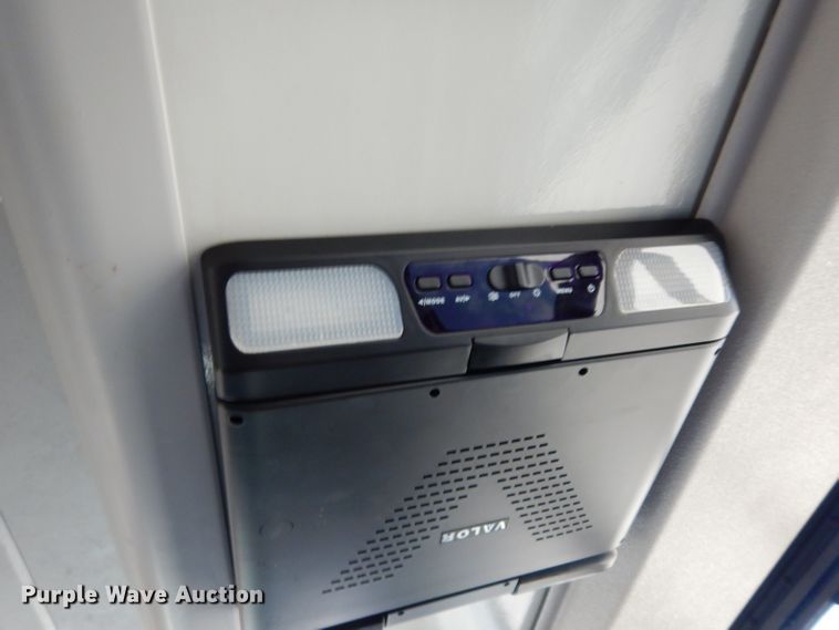 image for item DG6283 2005 GMC C5500 shuttle bus