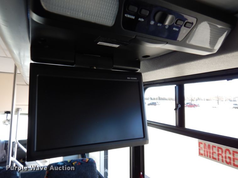image for item DG6283 2005 GMC C5500 shuttle bus
