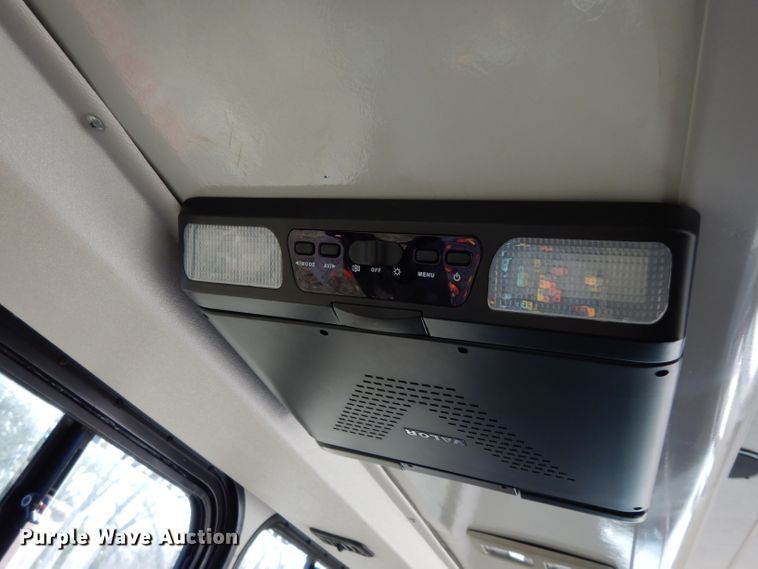image for item DG6283 2005 GMC C5500 shuttle bus