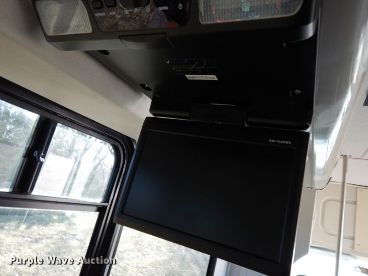image for item DG6283 2005 GMC C5500 shuttle bus