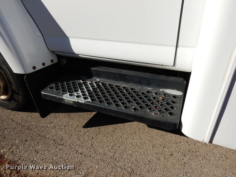 image for item DG6283 2005 GMC C5500 shuttle bus