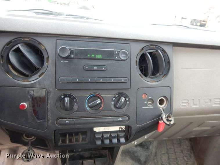 image for item DG6284 2009 Ford F550 Super Duty XL bucket truck