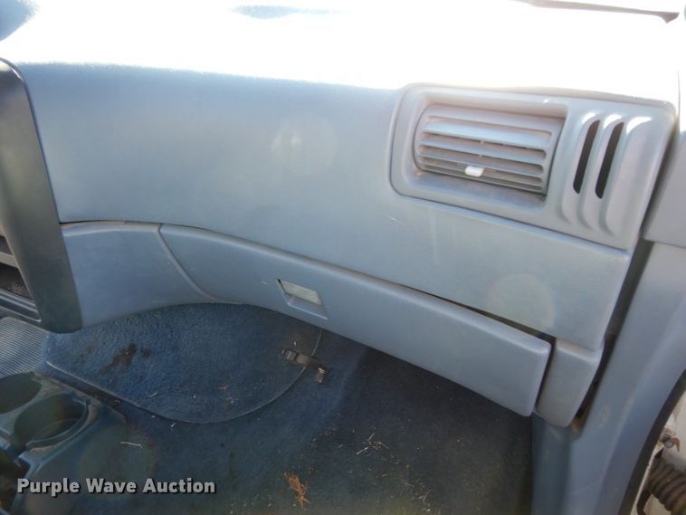 image for item DG6317 1997 Ford Aerostar XLT van