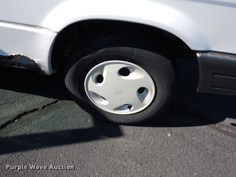 image for item DG6317 1997 Ford Aerostar XLT van