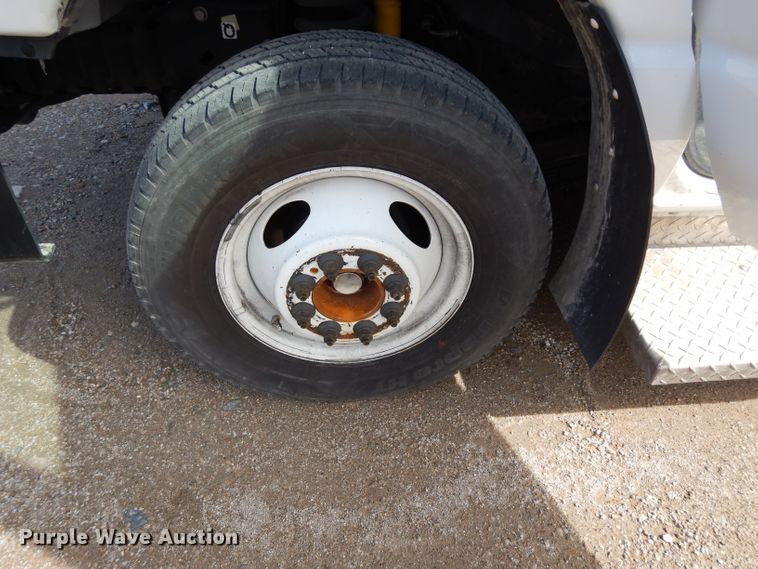 image for item DG6346 2012 Ford E450 Super Duty shuttle bus