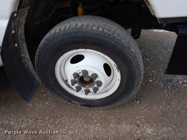 image for item DG6346 2012 Ford E450 Super Duty shuttle bus