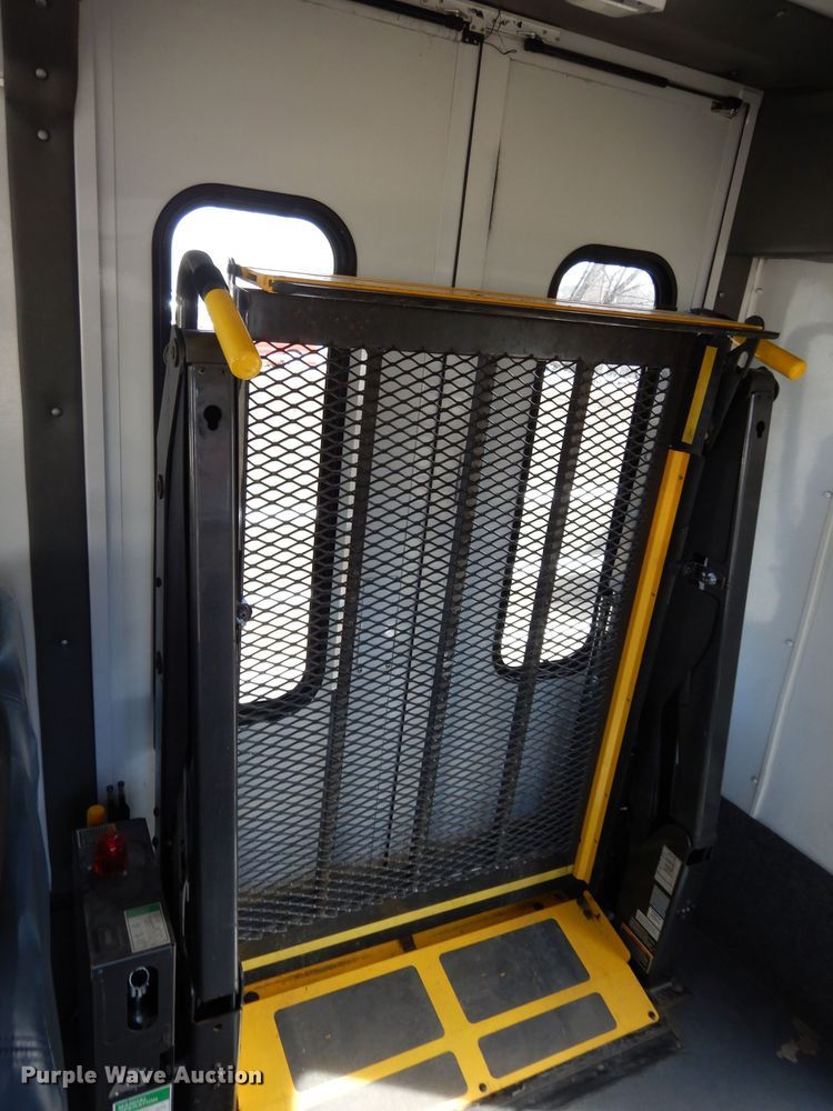 image for item DG6346 2012 Ford E450 Super Duty shuttle bus