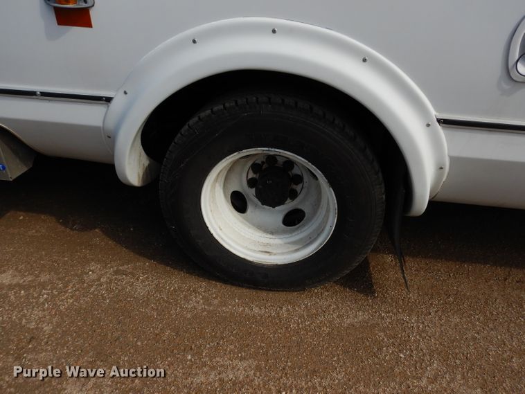 image for item DG6346 2012 Ford E450 Super Duty shuttle bus