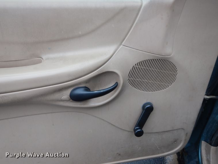 image for item DG6352 1998 Ford F150 pickup truck