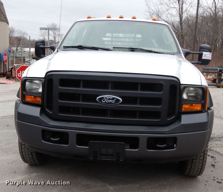 image for item DG6357 2006 Ford F450 Super Duty XL Crew Cab flatbed truck