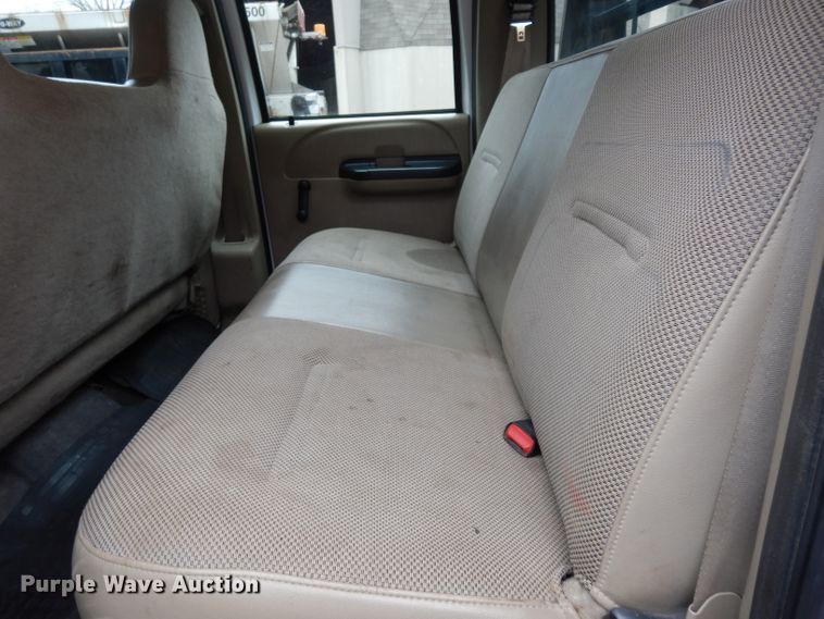 image for item DG6357 2006 Ford F450 Super Duty XL Crew Cab flatbed truck