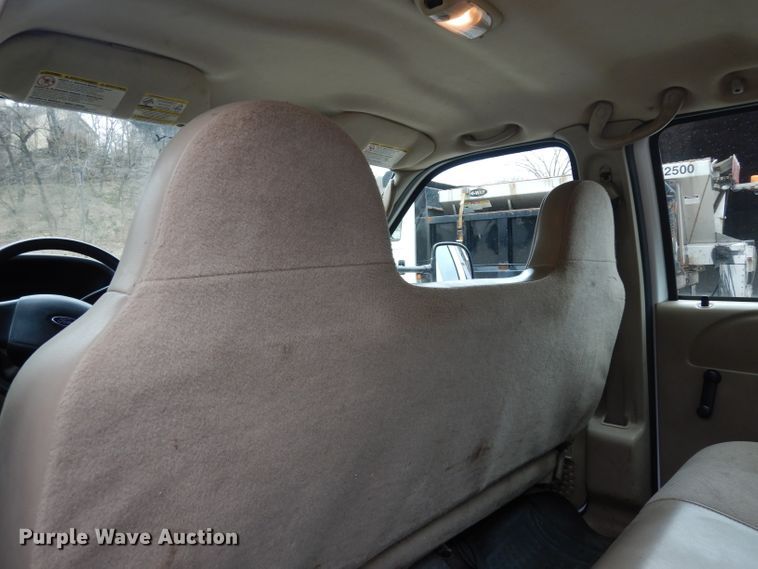 image for item DG6357 2006 Ford F450 Super Duty XL Crew Cab flatbed truck