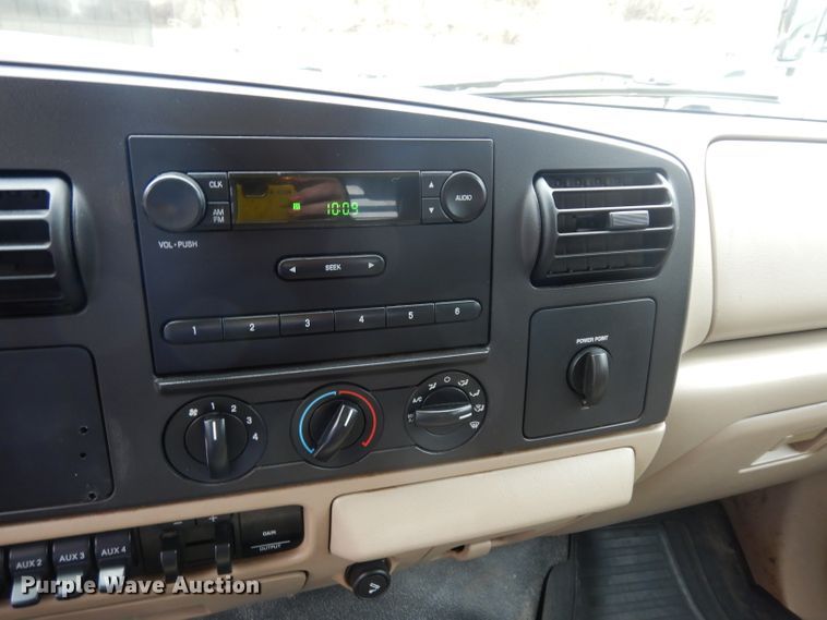 image for item DG6357 2006 Ford F450 Super Duty XL Crew Cab flatbed truck