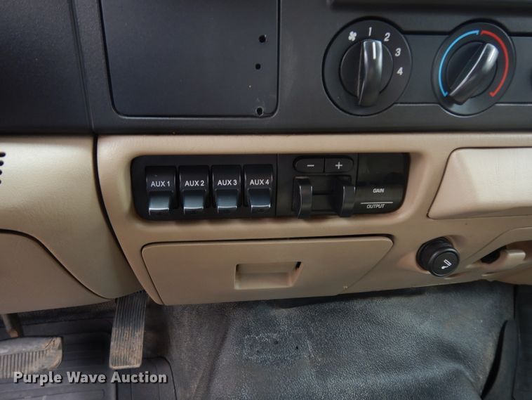 image for item DG6357 2006 Ford F450 Super Duty XL Crew Cab flatbed truck