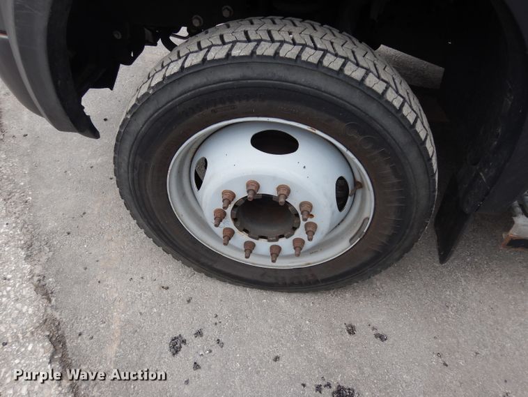 image for item DG6357 2006 Ford F450 Super Duty XL Crew Cab flatbed truck