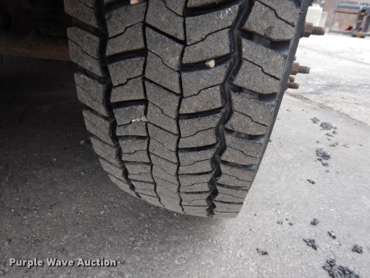 image for item DG6357 2006 Ford F450 Super Duty XL Crew Cab flatbed truck