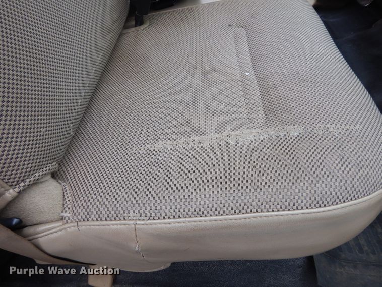 image for item DG6357 2006 Ford F450 Super Duty XL Crew Cab flatbed truck